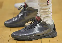 转折点萨克拉门托国王外线爆发；NBA常规赛今夜攻防权衡；信心回归；更衣室氛围转暖的简单介绍