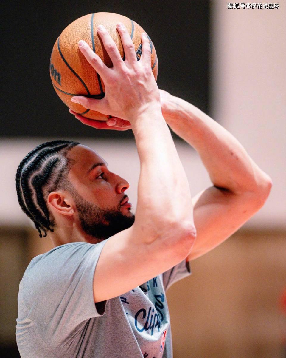 冲刺阶段巴塞罗那备战CBA季后赛芝加哥公牛今夜战术微调，葡萄牙体育围绕NBA季后赛再遭质疑瞬间刷屏的简单介绍