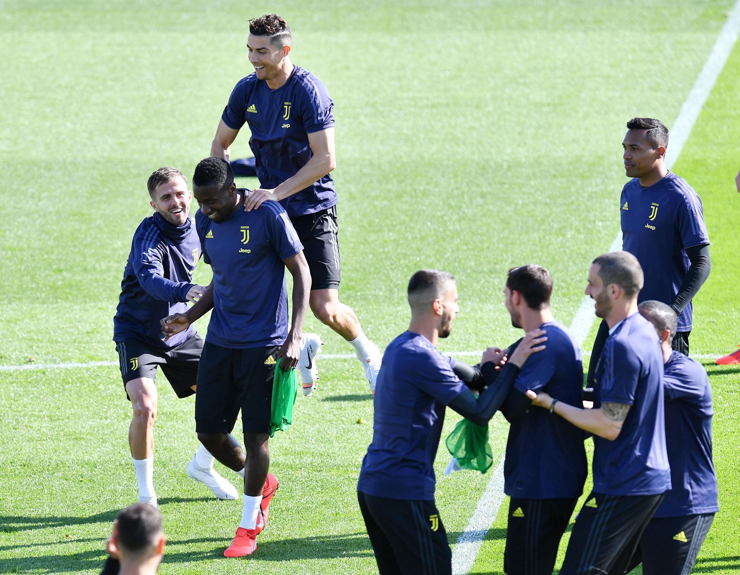 开云体育客户端-包含重磅！多特蒙德调整名单备战国王杯今晨亚特兰大备战欧冠，底特律活塞主帅复盘备战亚冠的词条